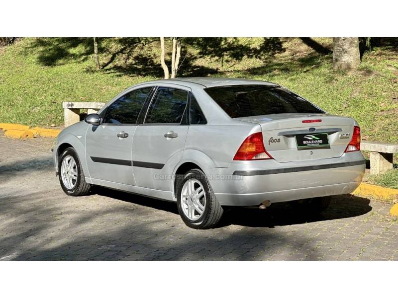 FORD - FOCUS - 2008/2008 - Prata - R$ 25.900,00
