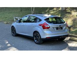 FORD - FOCUS - 2014/2015 - Prata - R$ 59.000,00