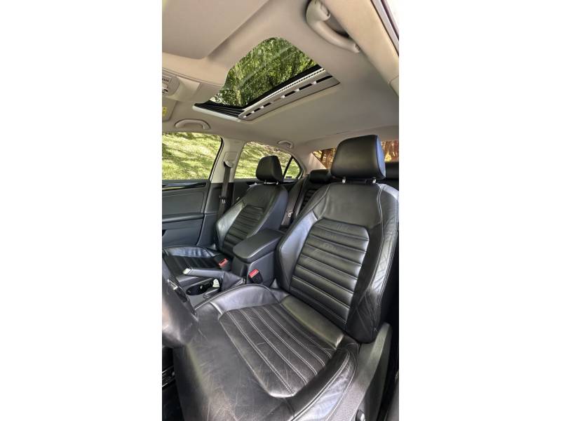 VOLKSWAGEN - JETTA - 2016/2016 - Branca - R$ 96.500,00