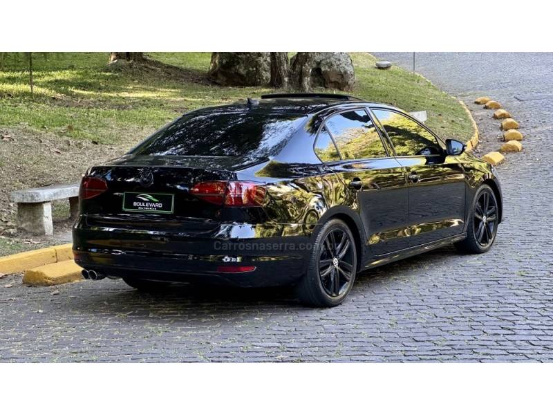 VOLKSWAGEN - JETTA - 2016/2016 - Preta - R$ 92.900,00