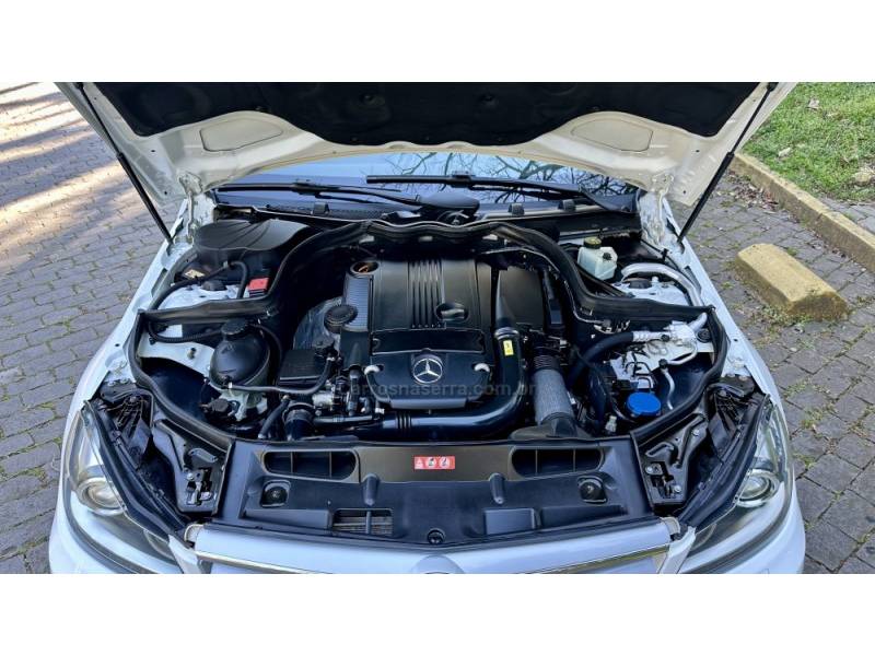 MERCEDES-BENZ - C 200 - 2013/2014 - Branca - R$ 79.000,00