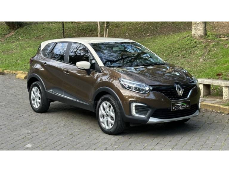 RENAULT - CAPTUR - 2017/2018 - Marrom - R$ 62.900,00