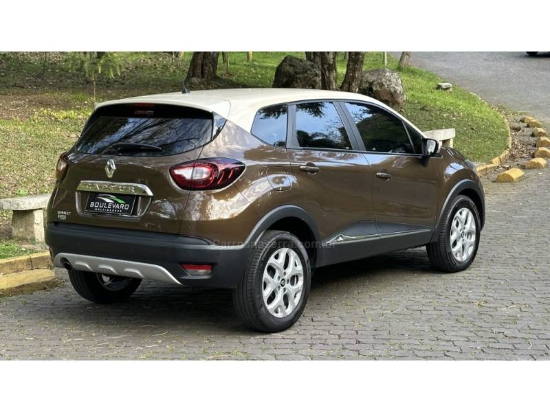 RENAULT - CAPTUR - 2017/2018 - Marrom - R$ 62.900,00