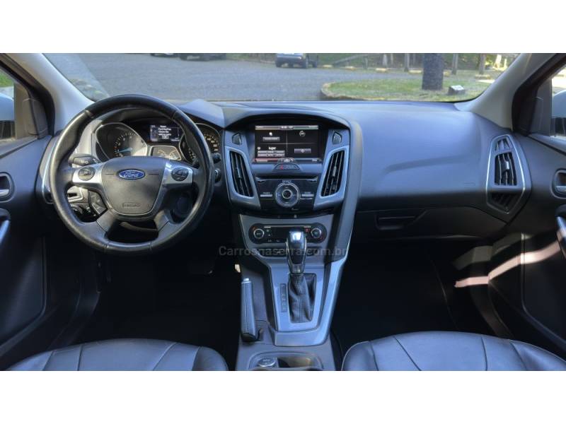 FORD - FOCUS - 2014/2015 - Prata - R$ 59.000,00