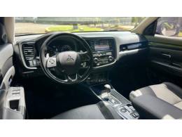 MITSUBISHI - OUTLANDER - 2017/2018 - Branca - R$ 118.900,00