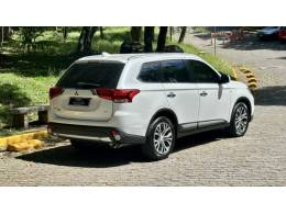 MITSUBISHI - OUTLANDER - 2017/2018 - Branca - R$ 119.000,00