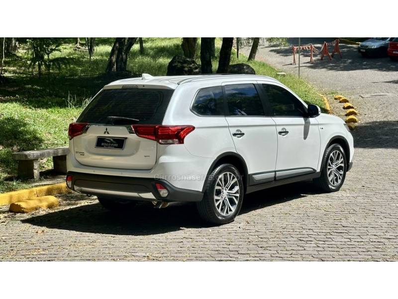 MITSUBISHI - OUTLANDER - 2017/2018 - Branca - R$ 119.000,00
