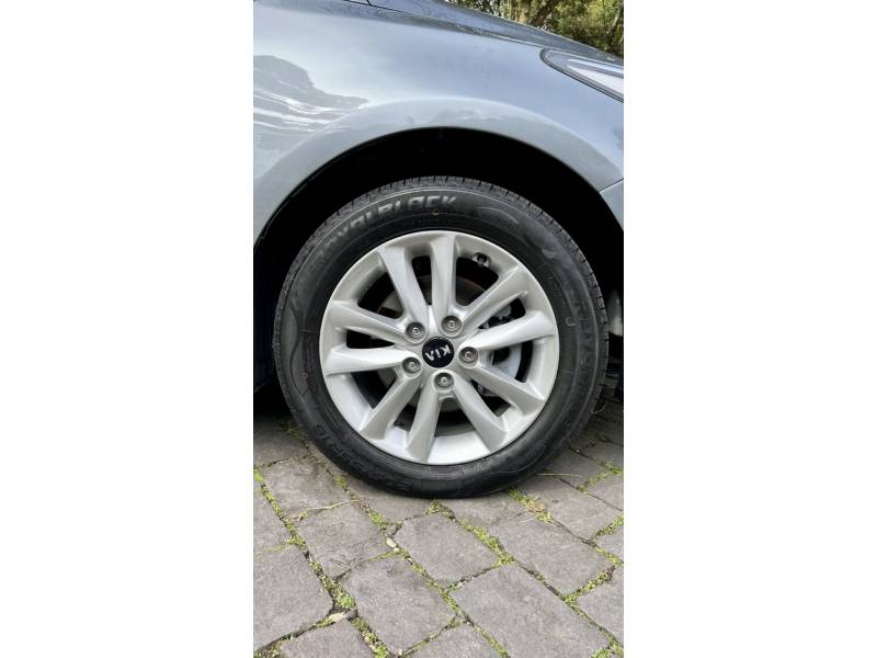 KIA MOTORS - CERATO - 2016/2017 - Cinza - R$ 69.900,00