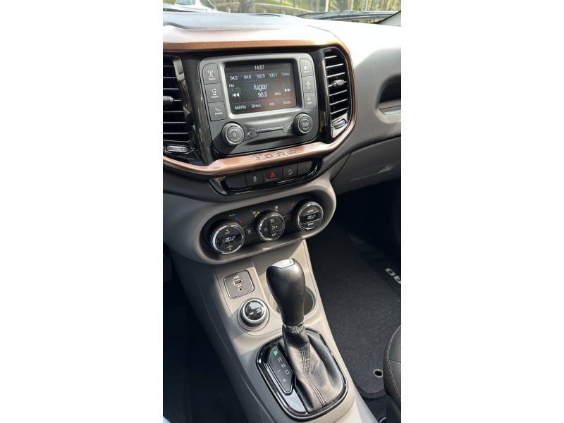 FIAT - TORO - 2017/2018 - Branca - R$ 91.900,00