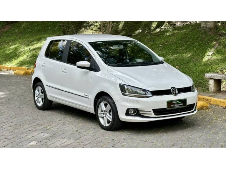 VOLKSWAGEN - FOX - 2015/2016 - Branca - R$ 52.900,00