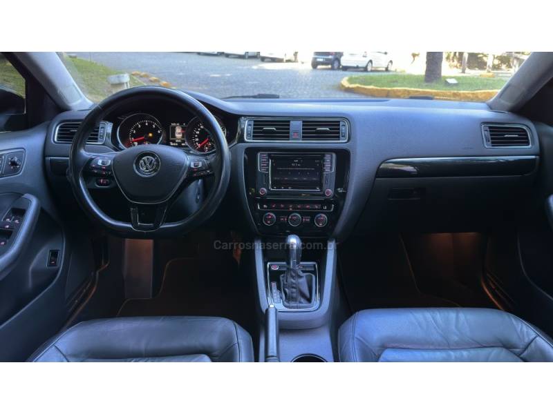 VOLKSWAGEN - JETTA - 2016/2016 - Preta - R$ 92.900,00