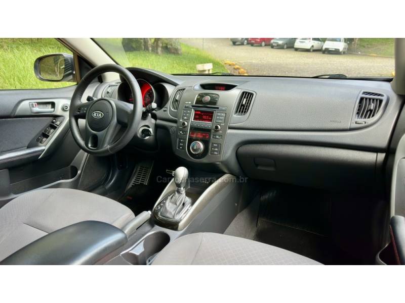 KIA MOTORS - CERATO - 2011/2012 - Branca - R$ 50.900,00