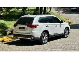 MITSUBISHI - OUTLANDER - 2017/2018 - Branca - R$ 118.900,00