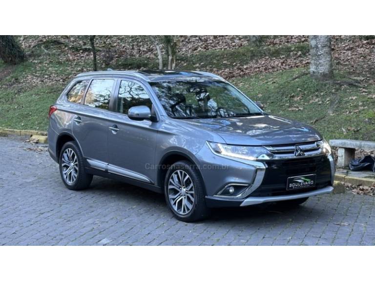 MITSUBISHI - OUTLANDER - 2016/2017 - Cinza - R$ 96.900,00