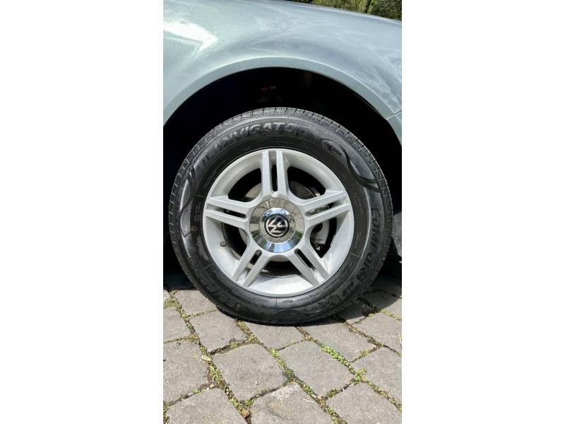 VOLKSWAGEN - GOLF - 2008/2009 - Verde - R$ 42.900,00