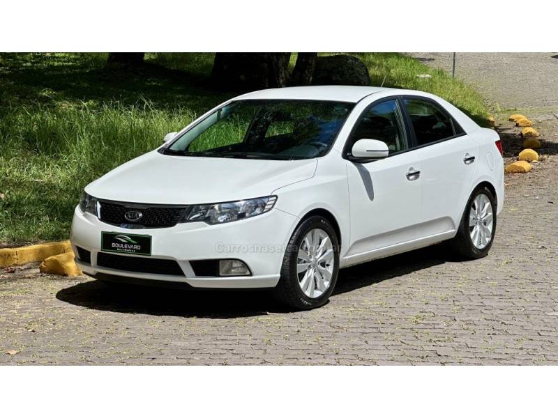KIA MOTORS - CERATO - 2011/2012 - Branca - R$ 50.900,00